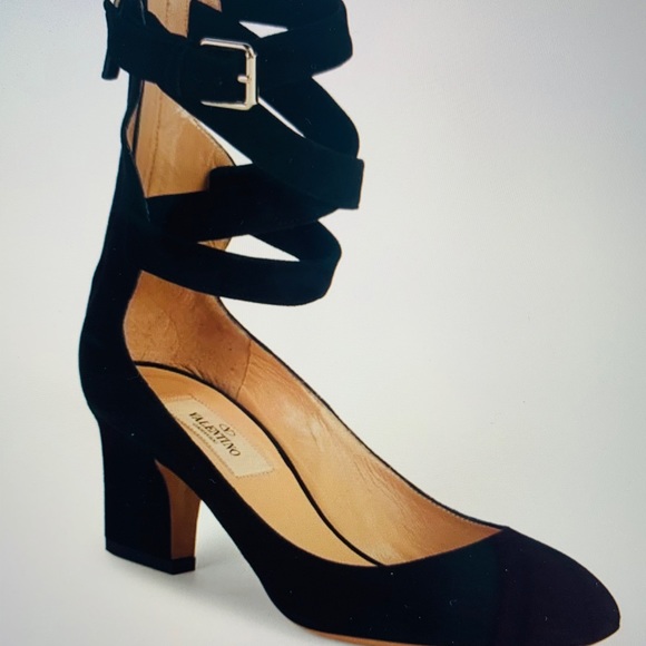 Valentino Shoes - 💥HOST PICK💥Valentino Pumps